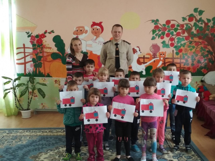 Ужгородські "гасічі" провели з населенням просвітницьку роботу, як безпечно "відгуляти" літній сезон