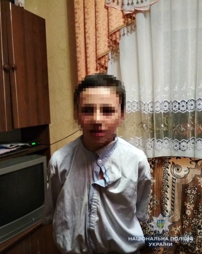 Юний закарпатець самотужки вибратися з ями не зміг — допомогли поліцейські