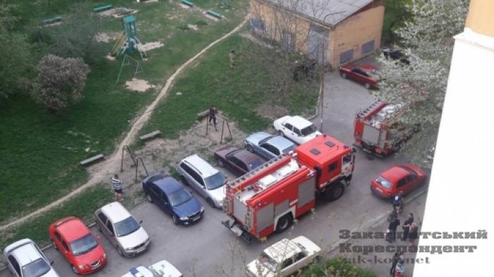 На вулиці Чорновола в Ужгороді горить трансформаторна підстанція