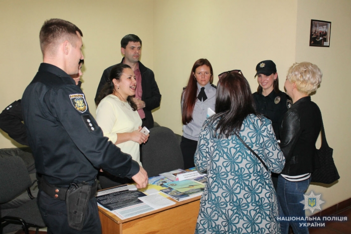 Поліція Закарпаття  прорекламувала перед потенційними кандидатами на службу власні досягнення та умови праці