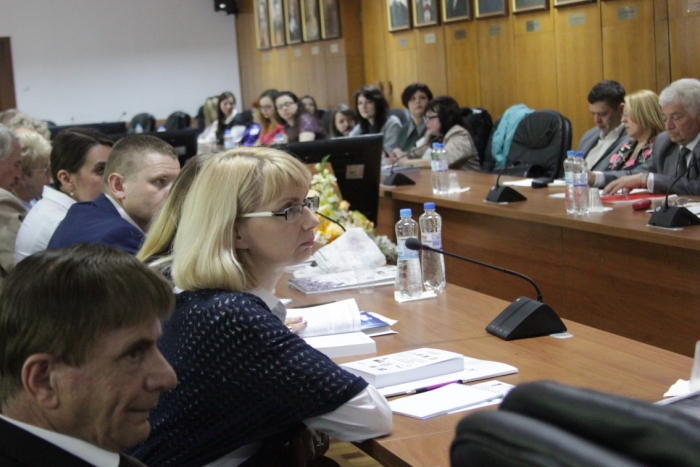 Нагальні питання світової економіки обговорили на міжнародній конференції в Ужгороді