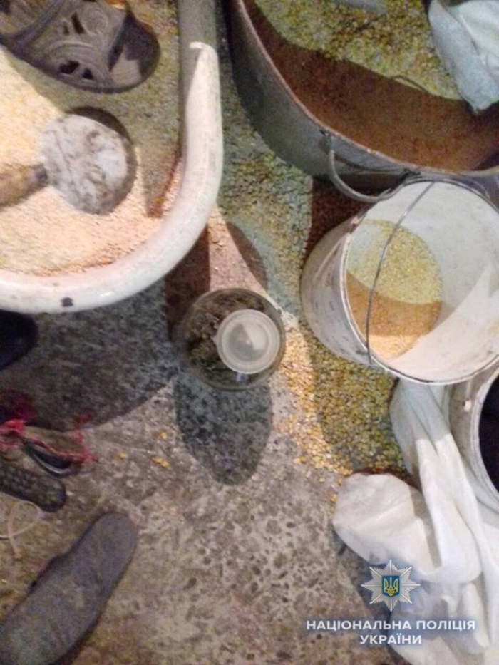 У мешканця Виноградівщини, який неадекватно поводив себе при госпіталізації, поліція знайшла наркотики