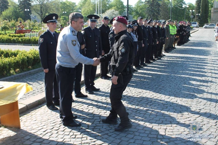 Рота особливого призначення та ізолятор тимчасового тримання поліції Закарпаття отримали нові службові автомобілі