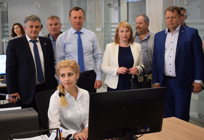 Представники ОТГ ознайомилися з роботою ужгородського ЦНАПу