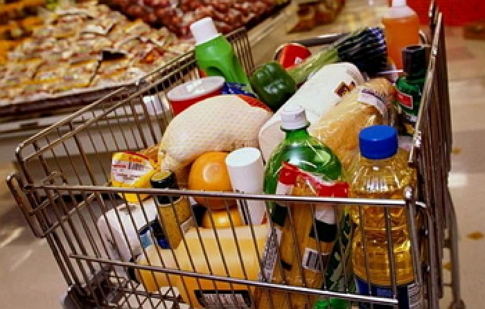 Долар ледве "ворушиться", а в Закарпатті ціни на продуктову групу впевнено "лізуть" вгору