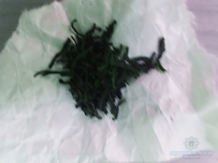 У хустянина поліціянти вилучили наркотичну речовину