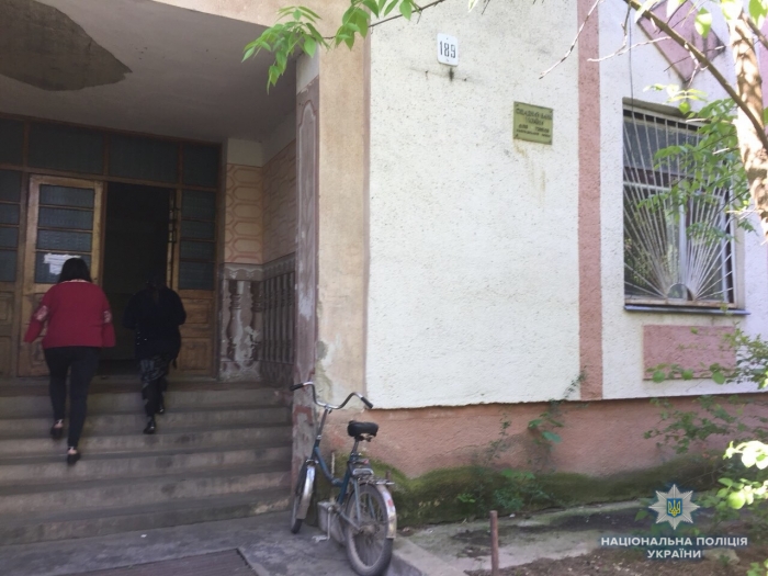 Брат із сестрою пограбували посеред ночі маркет на Закарпатті