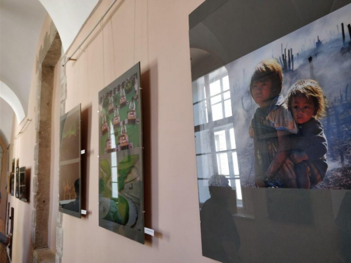 В Ужгороді презентували найкращі світлини Карпатських гір фотографів з усього світу