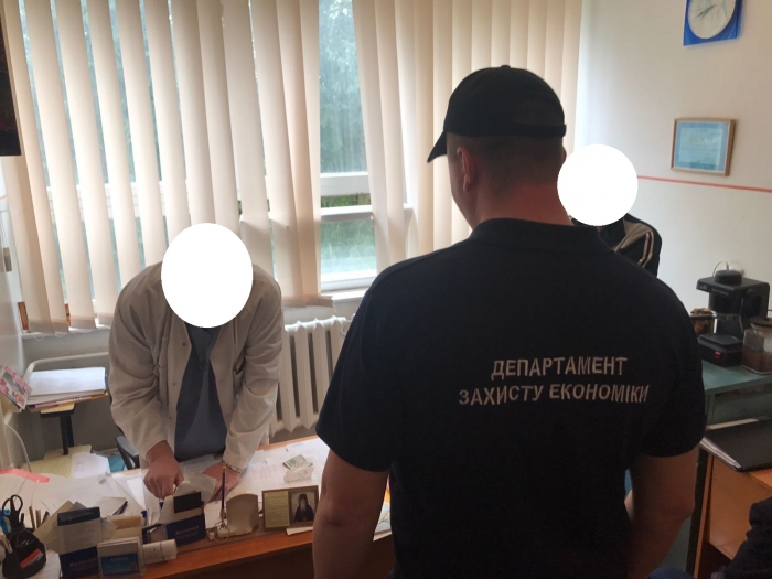 Керівного ескулапа-хустянина суд дозволив взяти під варту 