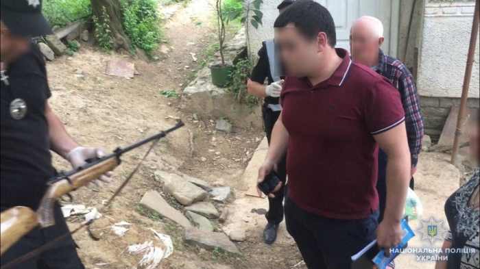 Казали ж закарпатцям: "Здавайте зброю добровільно, бо інакше..."