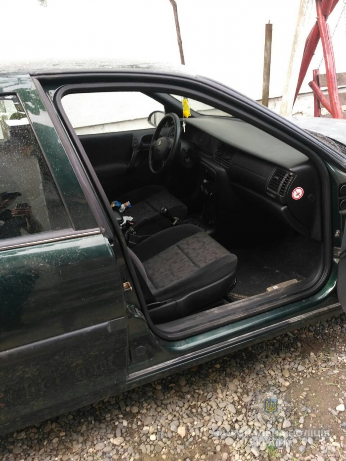 Нацполіція Закарпаття розкрила дві крадіжки з автомобіля та приватного обійстя