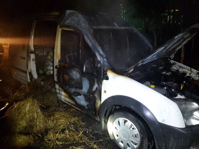 Автівки одна за одною знову спалахують на Закарпатті