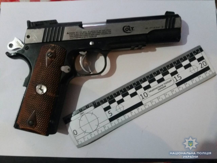 Що знайшли полісмени на "оглядинах" в оселях 2-х жителів Закарпаття?