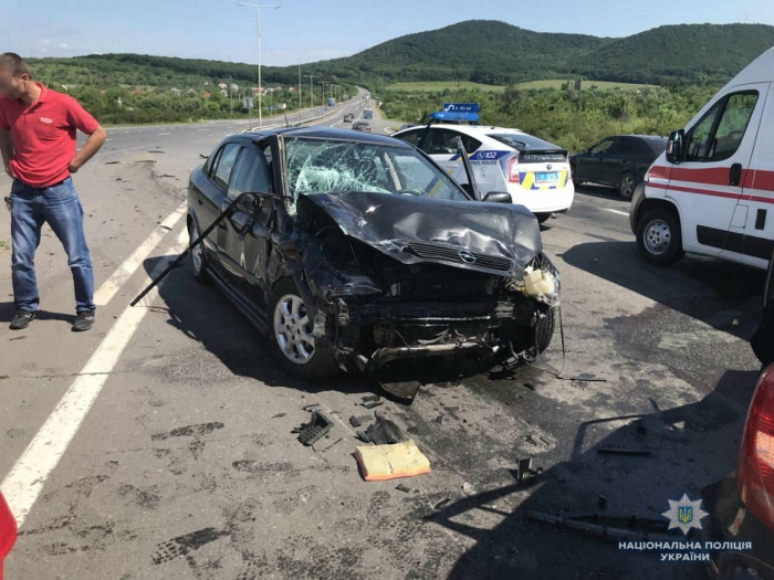 Смертельна ДТП на Закарпатті: один загинув на місці, п’ятеро — травмовані