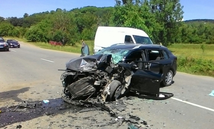 Дві іномарки зійшлися "чоло в чоло" на Закарпатті — є постраждалі