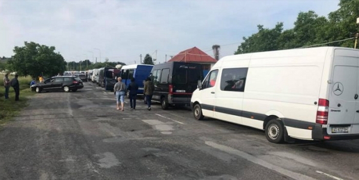 Державні рубежі Закарпаття з сусідами знову "заблоковані"...