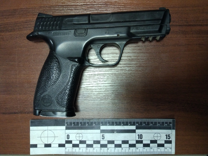 Поліції не сподобалось, що ужгородець розгулює з пневматичним пістолетом за поясом штанів