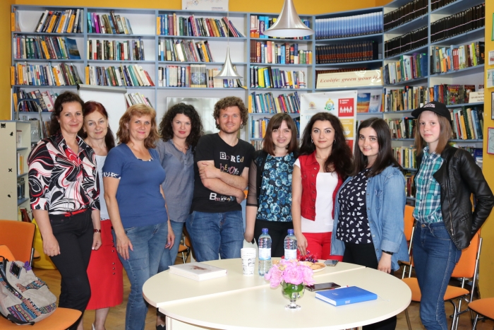 Поетичний пінг-понг пройшов в головній книгозбірні Закарпаття