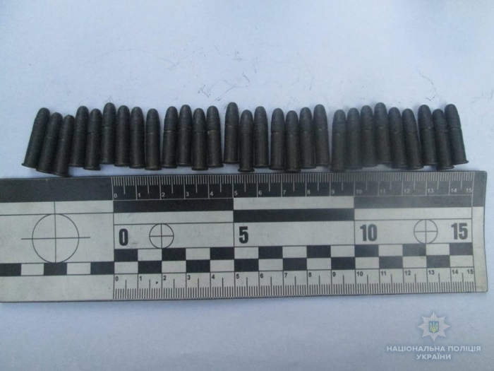 В Ужгороді поліцейські вилучили в чоловіка набої