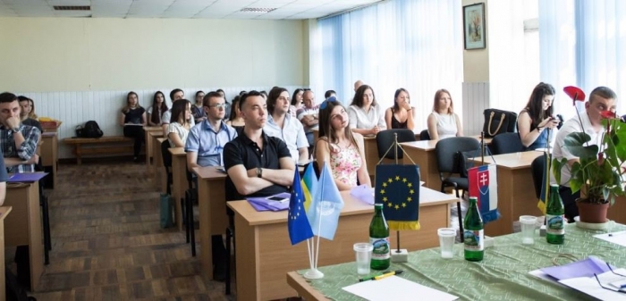 В Ужгороді говорили про загострення гібридної війни та конфлікт «політик пам’яті»