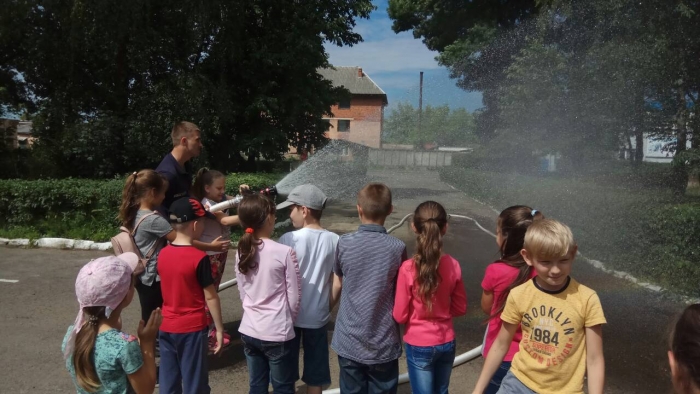 Маленьким виноградівцям розповіли про героїчну професію рятувальника