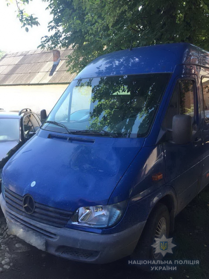 На вулиці Джона Ленона на Тячівщині водій наїхав автомобілем на дівчинку