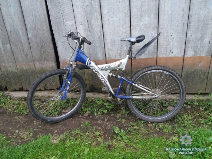 Особи викрадачів трьох велосипедів, шуруповерта, молотків та садових ножиць встановила поліція Закарпаття