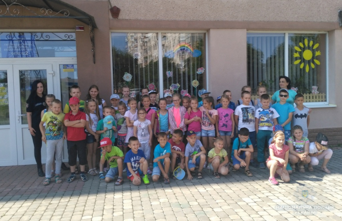 Поліцейські розмовляли з маленькими ужгородцями про їхню безпеку