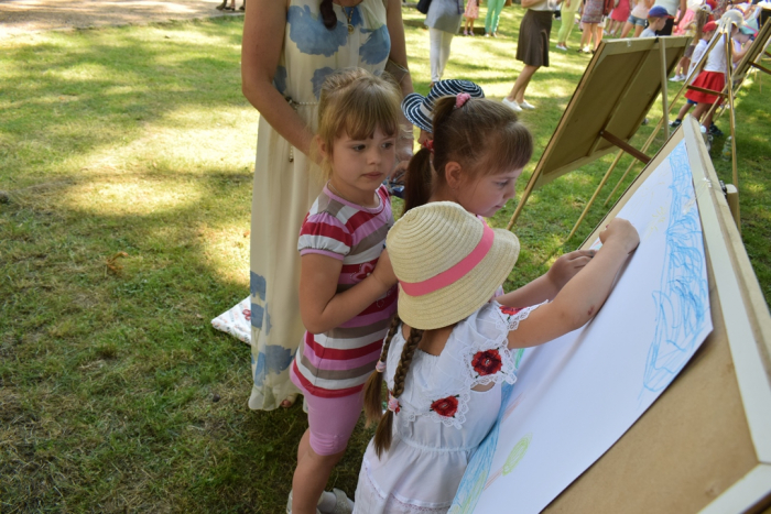 В Ужгороді у сквері Героїв Майдану відбувся пленер «Кольорові мрії» 