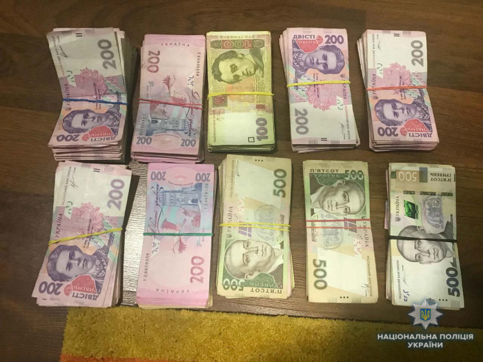 21-го чоловіка "загребла" поліція у 2-х наркопритонах в Ужгороді
