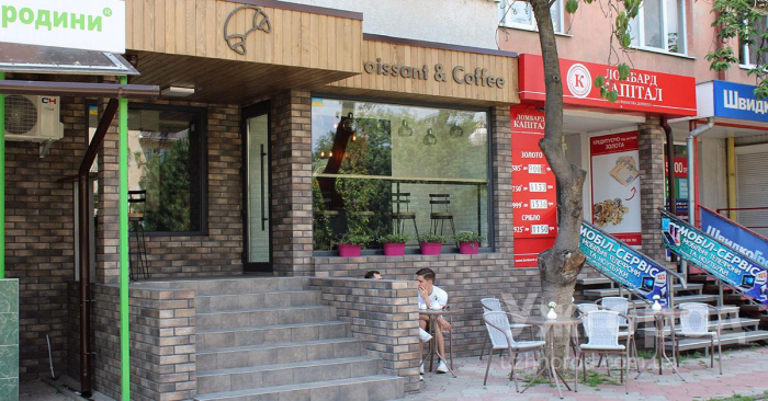 Сучасна стильна цукрарня-кав’ярня відкрилася в Ужгороді