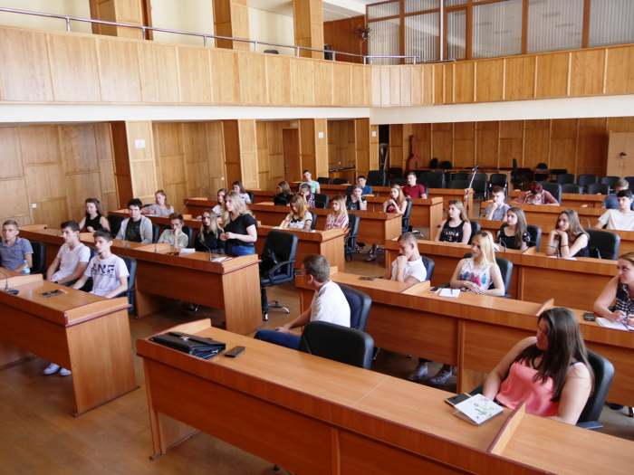 Ужгородську міськраду сьогодні "проінспектували" студенти УжНУ