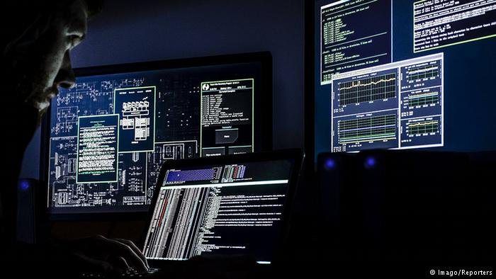 "Дует" кіберзлочинців розкрила й затримала поліція Закарпаття