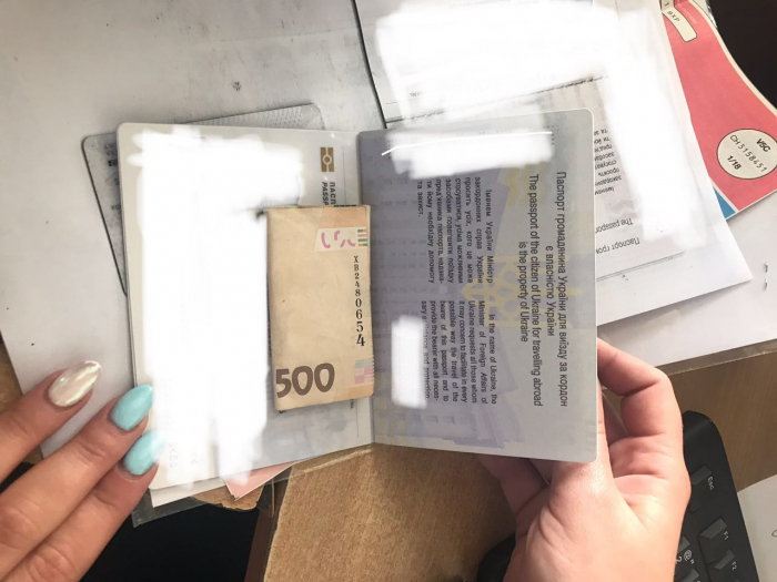 Півтисячі українських гривень запропонували митнику МП "Ужгород" — той не взяв