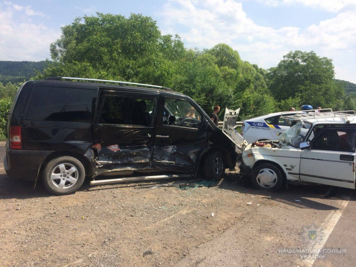 В аварії поблизу Кольчино постраждали троє людей, серед яких і дитина