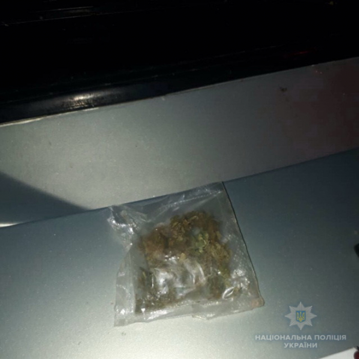 Трійця наркоманів потрапила до рук закарпатської поліції