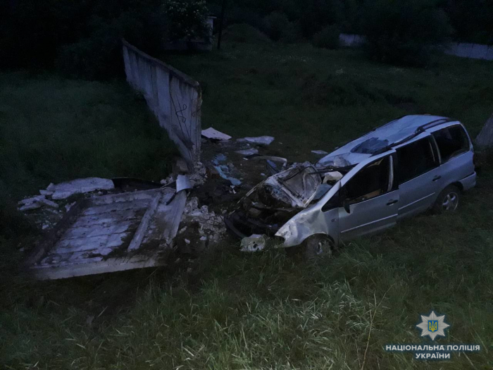 Зіткнення з бетонною огорожею: смертельна ДТП на Рахівщині