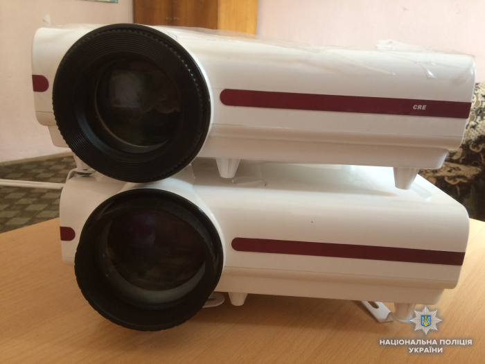 Не виправився: раніше судимий за майнові злочини мукачівець поцупив відеопроектори зі школи