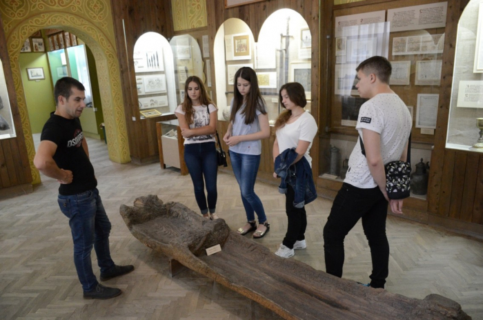 Традиція пізнавальних подорожей завела істориків УжНУ на Волинь і Галичину