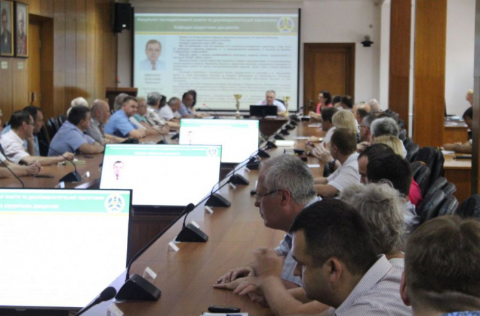 Вручення нагород, конкурсні та атестаційні справи – відбулося засідання Вченої ради УжНУ
