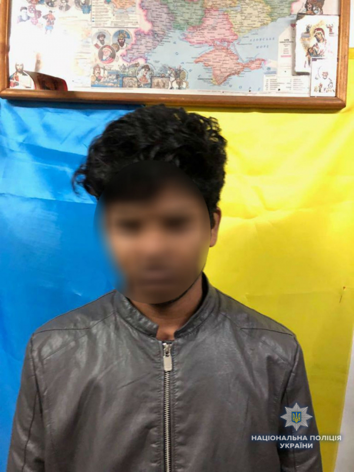 Поліція зупинила автомобіль з іноземцями без документів при спробі в’їзду в Закарпатську область