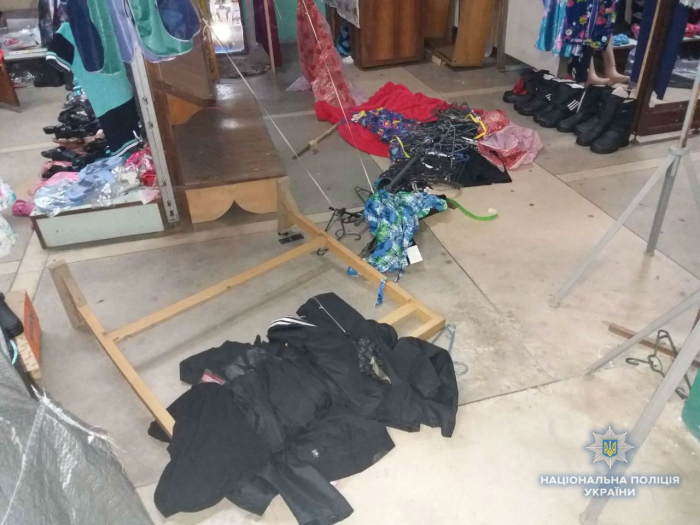 Поліція Закарпаття завадила чотирьом чоловікам обікрасти ринок у Великому Березному