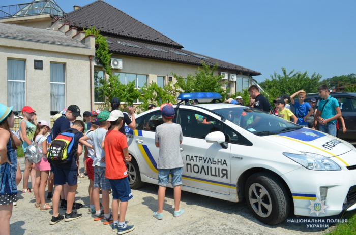 Правоохоронці відвідали дитячий англомовний табір відпочинку в Ужгороді
