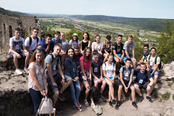 Літній університет – це не лише навчання, а й екскурсії: школярі відвідали Невицьке і Воєводино