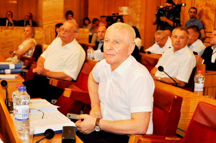 Захист інтересів спортсменів, розвиток малого підприємництва, ліквідація наслідків стихії - депутати у своїх запитах порушили питання, які тривожать закарпатців