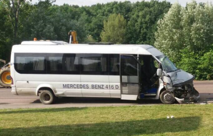 ДТП поблизу Мукачева: зіткнулися два мікроавтобуси, в одному з яких їхали діти