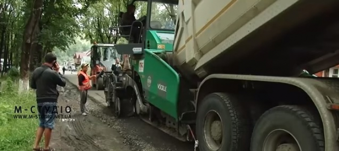 До кінця тижня обіцяють завершити ремонт дороги від смт. Ясіня до Чорної Тиси