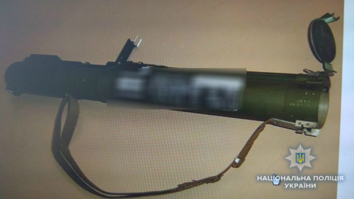 У Тячівській Нересниці на стаціоні виявили гранатомет, поліція шукає причетних