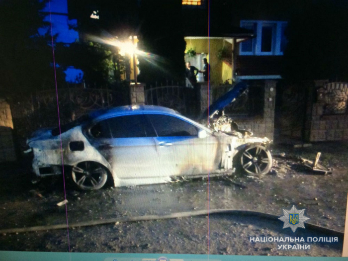 Хто і навіщо спалив автомобілі родичам, розбирається Ужгородська поліція