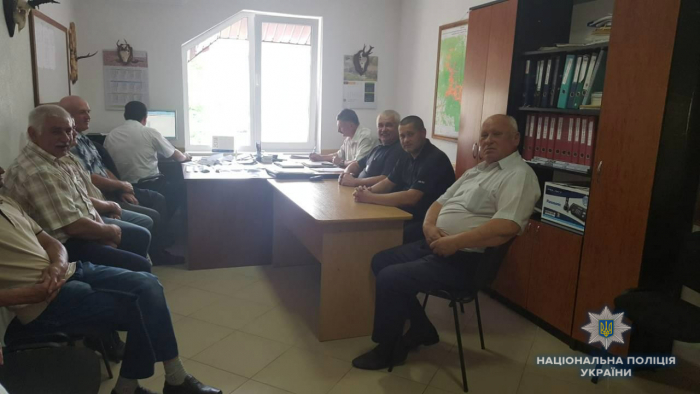 Свялявські поліцейські домовились з місцевими мисливцями разом ловити браконьєрів